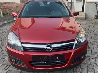 Gebraucht Opel Astra 105 PS (77 kW) 2005 Rot Limousine