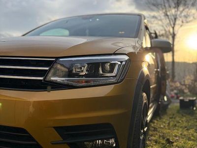 Gebraucht VW Caddy Beach 150 PS (110 kW) 2018 Gold Van / Kleinbus