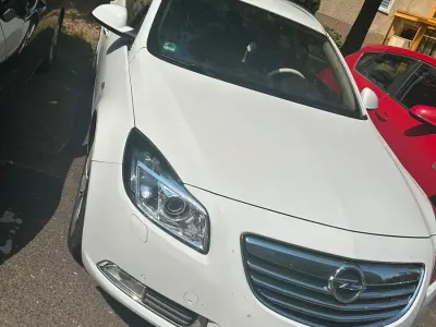 Gebraucht Opel Insignia Sport 194 PS (142 kW) 2013 Weiß Kombi