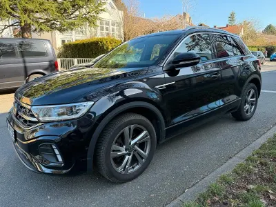 Käytetty VW T-Roc R-line 110 HP (80 kW) 2023 Musta Katumaasturi