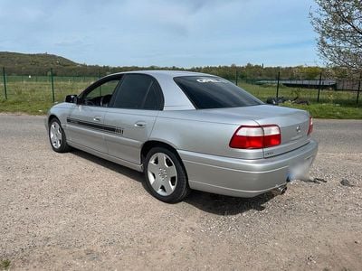 Usado Opel Omega 144 HP (105 kW) 2001 Prateado Sedan