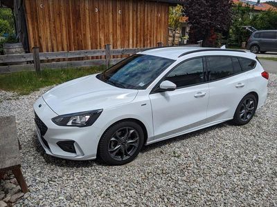Gebraucht Ford Focus ST-Line 125 PS (91 kW) 2019 Weiß Kombi