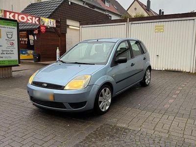 Second-hand Ford Fiesta 70 CP (51 kW) 2005 Albastru Hatchback