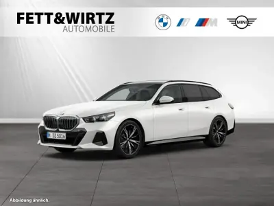 Gebraucht BMW 520 M Sport 197 PS (144 kW) 2025 Mineralweiss metallic Kombi