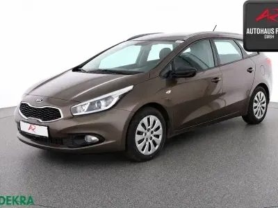 Gebraucht Kia Ceed Sportswagon 99 PS (72 kW) 2012 Sandbeige Kombi