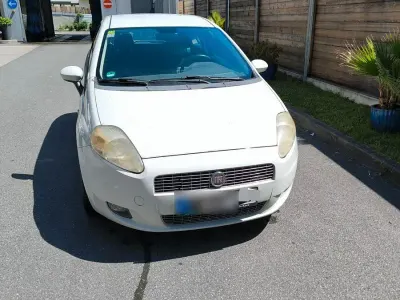 Gebraucht Fiat Grande Punto 75 PS (55 kW) 2009 Weiß Kleinwagen