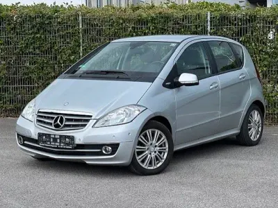 Gebraucht Mercedes A180 Elegance 116 PS (85 kW) 2010 Silber Limousine