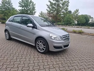 Gebraucht Mercedes B160 95 PS (69 kW) 2009 Silber Van / Kleinbus