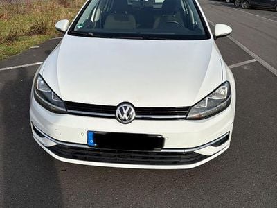 Gebraucht VW Golf VII Comfortline 150 PS (110 kW) 2019 Weiß Limousine