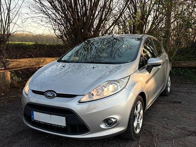 Gebraucht Ford Fiesta 90 PS (66 kW) 2009 Silber Kleinwagen
