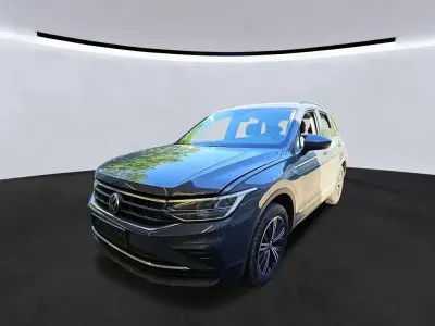 Gebraucht VW Tiguan Life 150 PS (110 kW) 2023 Grau SUV