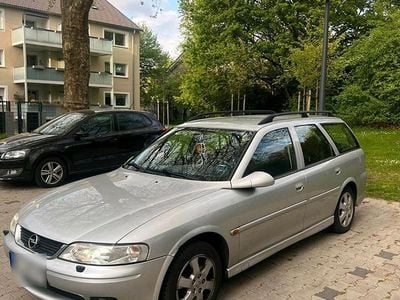 Begagnad Opel Vectra 2002 Grå Kombi
