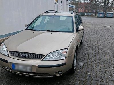 Gebraucht Ford Mondeo 149 PS (109 kW) 2001 Gold Kombi