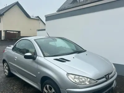 Gebraucht Peugeot 206 CC 109 PS (80 kW) 2003 Silber Cabrio