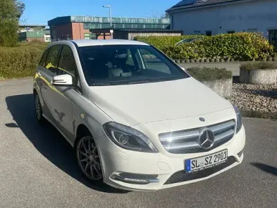 Gebraucht Mercedes B180 122 PS (89 kW) 2012 Weiß Van / Kleinbus