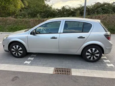 Gebraucht Opel Astra Cosmo 116 PS (85 kW) 2009 Silber Limousine