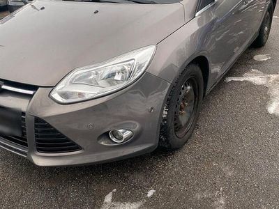 Usata Ford Focus 130 CV (95 kW) 2013 Grigio Station wagon