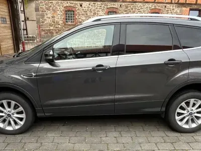 Usado Ford Kuga Titanium 179 HP (131 kW) 2016 Cinzento SUV