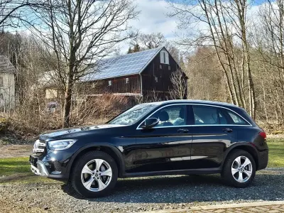 Używany Mercedes GLC200 211 KM (155 kW) 2019 Czarny SUV