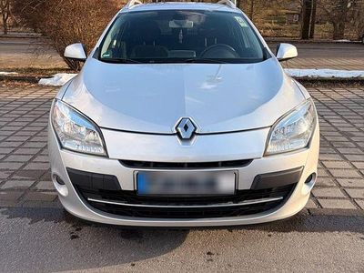 Gebraucht Renault Mégane GrandTour Dynamique 131 PS (96 kW) 2011 Grau Kombi