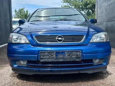 Używany Opel Astra 84 KM (61 kW) 2003 Niebieski Sedan/Limuzyna