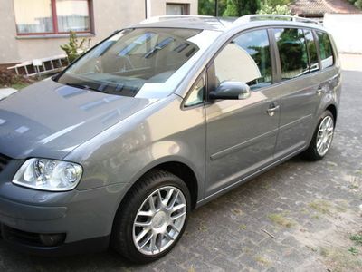 Gebraucht VW Touran Highline 166 PS (122 kW) 2004 Grau metallic Van / Kleinbus