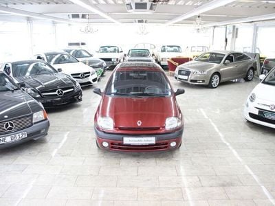Gebraucht Renault Clio II 58 PS (42 kW) 1998 Rot Limousine