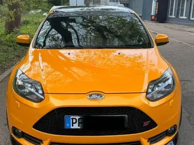 Gebraucht Ford Focus ST 250 PS (183 kW) 2014 Gelb Limousine