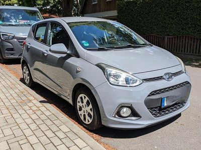 Grau Gebraucht 2014 Hyundai i10 Kleinwagen | 6.190 €