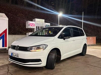 Weiß Gebraucht 2016 VW Touran Van / Kleinbus | 7.999 € (Fairer Preis)