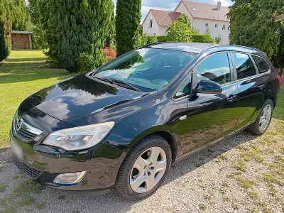 Gebraucht Opel Astra 110 PS (80 kW) 2011 Schwarz Kombi