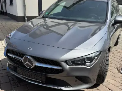 Gebraucht Mercedes CLA200 Shooting Brake 150 PS (110 kW) 2020 Grau Kombi