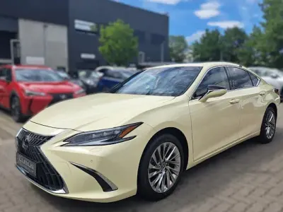 Neu Lexus ES300H Luxury Line 218 PS (160 kW) 2025 Schwarz Limousine