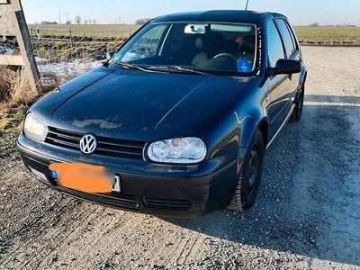 Blau Gebraucht 2002 VW Golf IV Kleinwagen | 1.490 € (Fairer Preis)