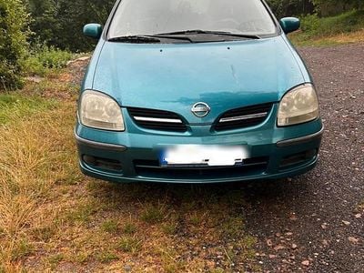 Nissan Almera Tino