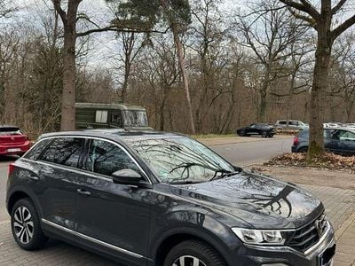 Second-hand VW T-Roc Active 150 CP (110 kW) 2021 Gri SUV