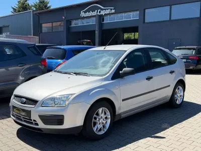 Gebraucht Ford Focus Trend 116 PS (85 kW) 2005 Silber Limousine