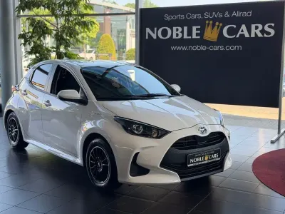Gebraucht Toyota Yaris Hybrid Business Edition 116 PS (85 kW) 2023 Weiß Limousine