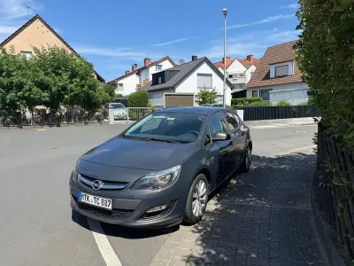 Gebraucht Opel Astra 140 PS (102 kW) 2012 Grau Limousine