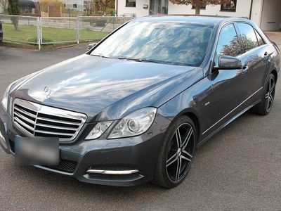 Gebraucht Mercedes E220 Avantgarde 170 PS (125 kW) 2010 Blau Limousine