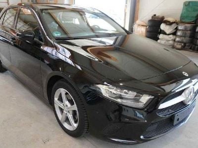 Gebraucht Mercedes A180 116 PS (85 kW) 2022 Schwarz Limousine
