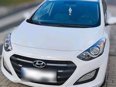 Gebraucht Hyundai i30 120 PS (88 kW) 2015 Weiß Kombi