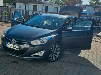 Gebraucht Hyundai i40 117 PS (86 kW) 2014 Schwarz Kombi