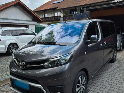 Gebraucht Toyota Proace Verso 150 PS (110 kW) 2017 Grau Kombi
