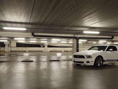 Weiß Gebraucht 2012 Ford Mustang Fastback Coupé | 19.500 €