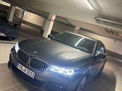 Grau Gebraucht 2017 BMW 730 Performance Limousine | 33.500 € (Fairer Preis)