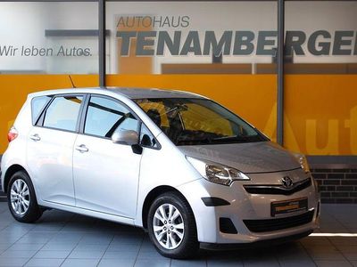 Gebraucht Toyota Verso-S Life 99 PS (72 kW) 2011 Silber Van / Kleinbus