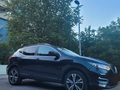 Gebraucht Nissan Qashqai 116 PS (85 kW) 2018 Schwarz SUV