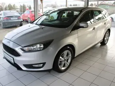 Używany Ford Focus 101 KM (74 kW) 2016 Srebrny Sedan/Limuzyna