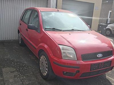 Second-hand Ford Fusion Ambiente 81 CP (59 kW) 2002 Roșu Hatchback